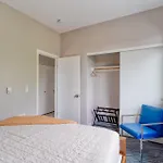 Portland Penthouse Retreat- Roof Deck & Food Pods